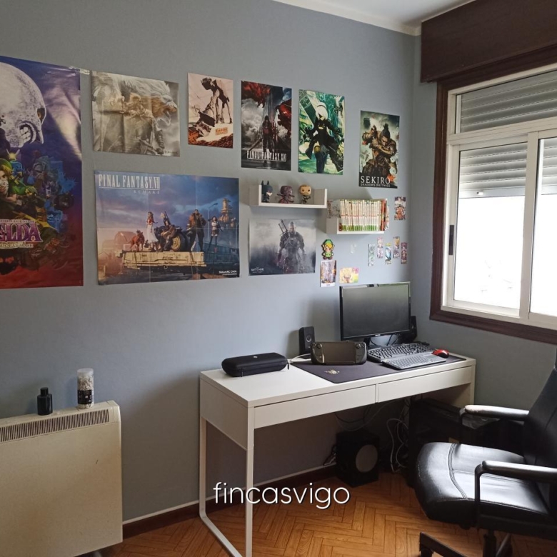 Casa con 3 viviendas en Redondela. Con entradas independientes.