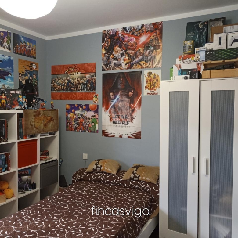 Casa con 3 viviendas en Redondela. Con entradas independientes.