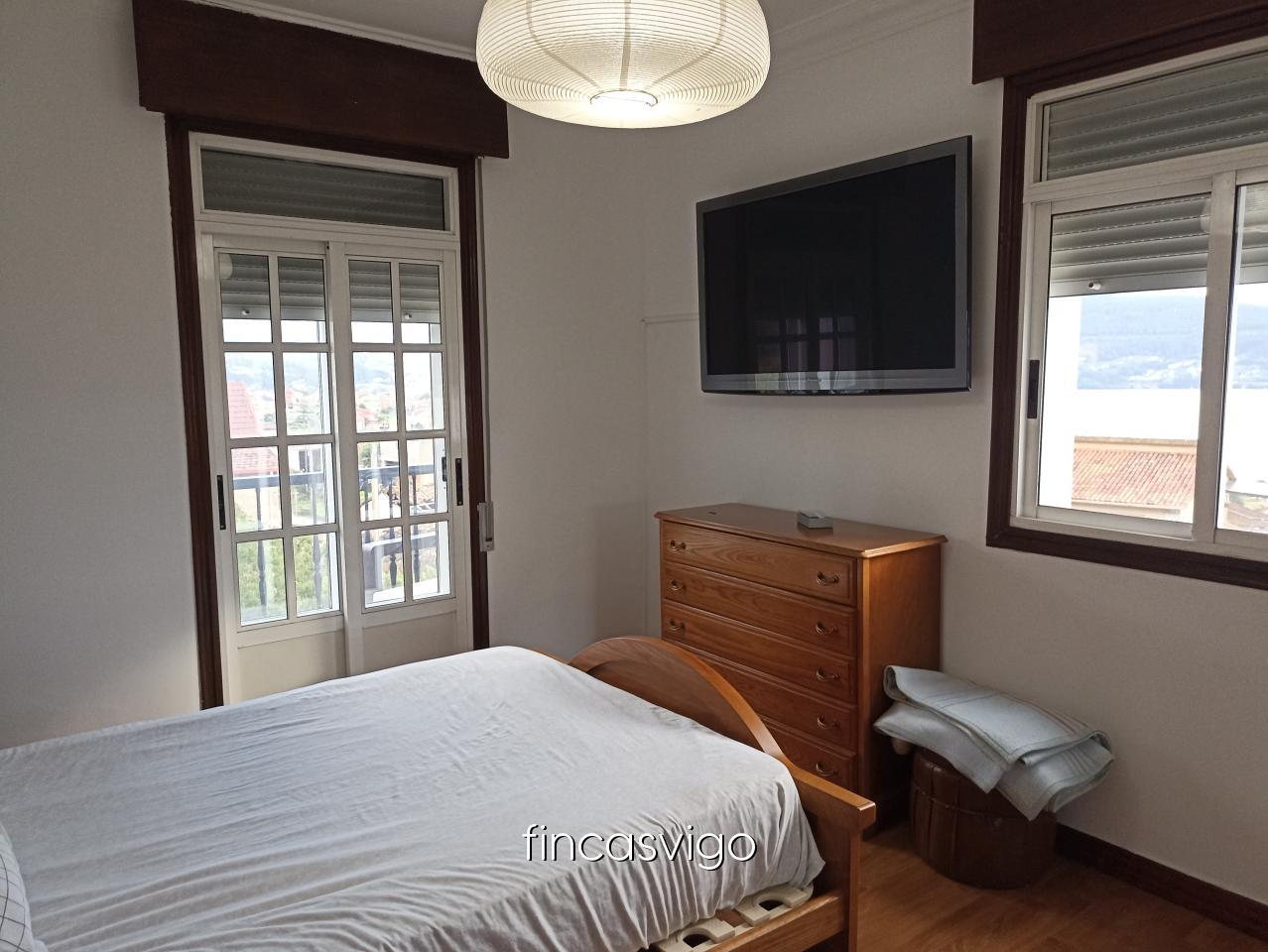 177971089904500044909_177971056291 Casa con 3 viviendas en Redondela. Con entradas independientes.