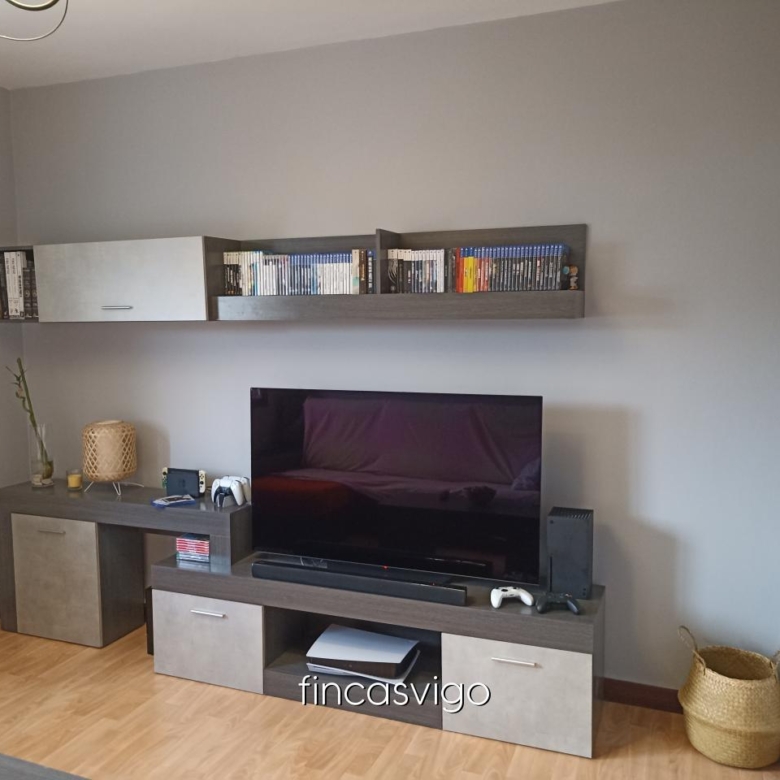 Casa con 3 viviendas en Redondela. Con entradas independientes.