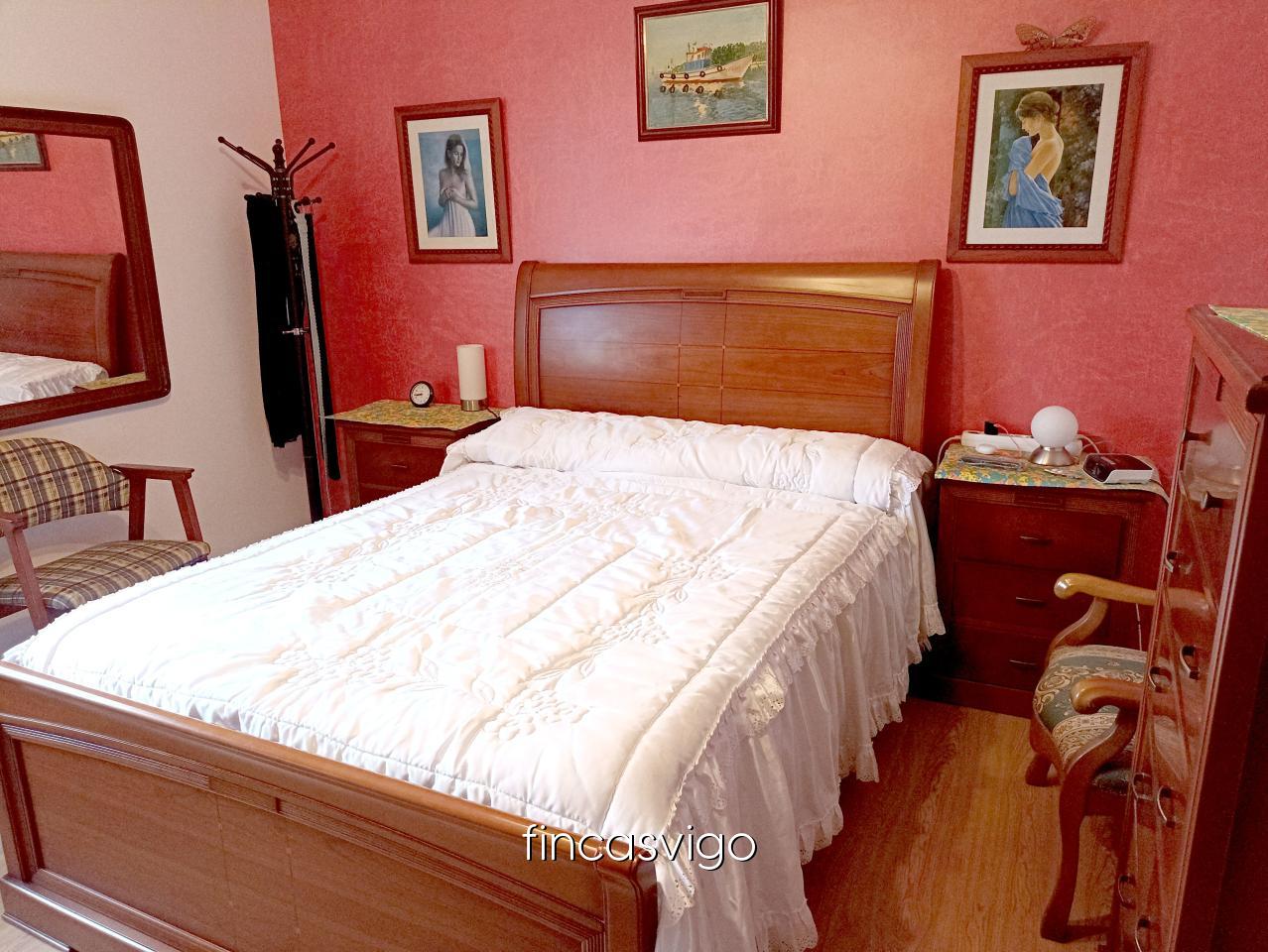 177971091534000044909_177971056674 Casa con 3 viviendas en Redondela. Con entradas independientes.