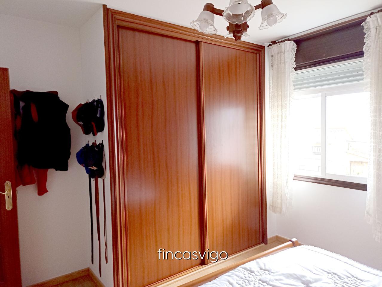 177971091634300044909_177971056701 Casa con 3 viviendas en Redondela. Con entradas independientes.