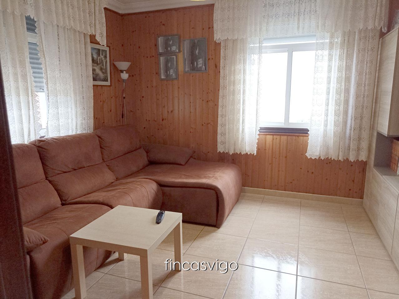177971091801400044909_177971056744 Casa con 3 viviendas en Redondela. Con entradas independientes.