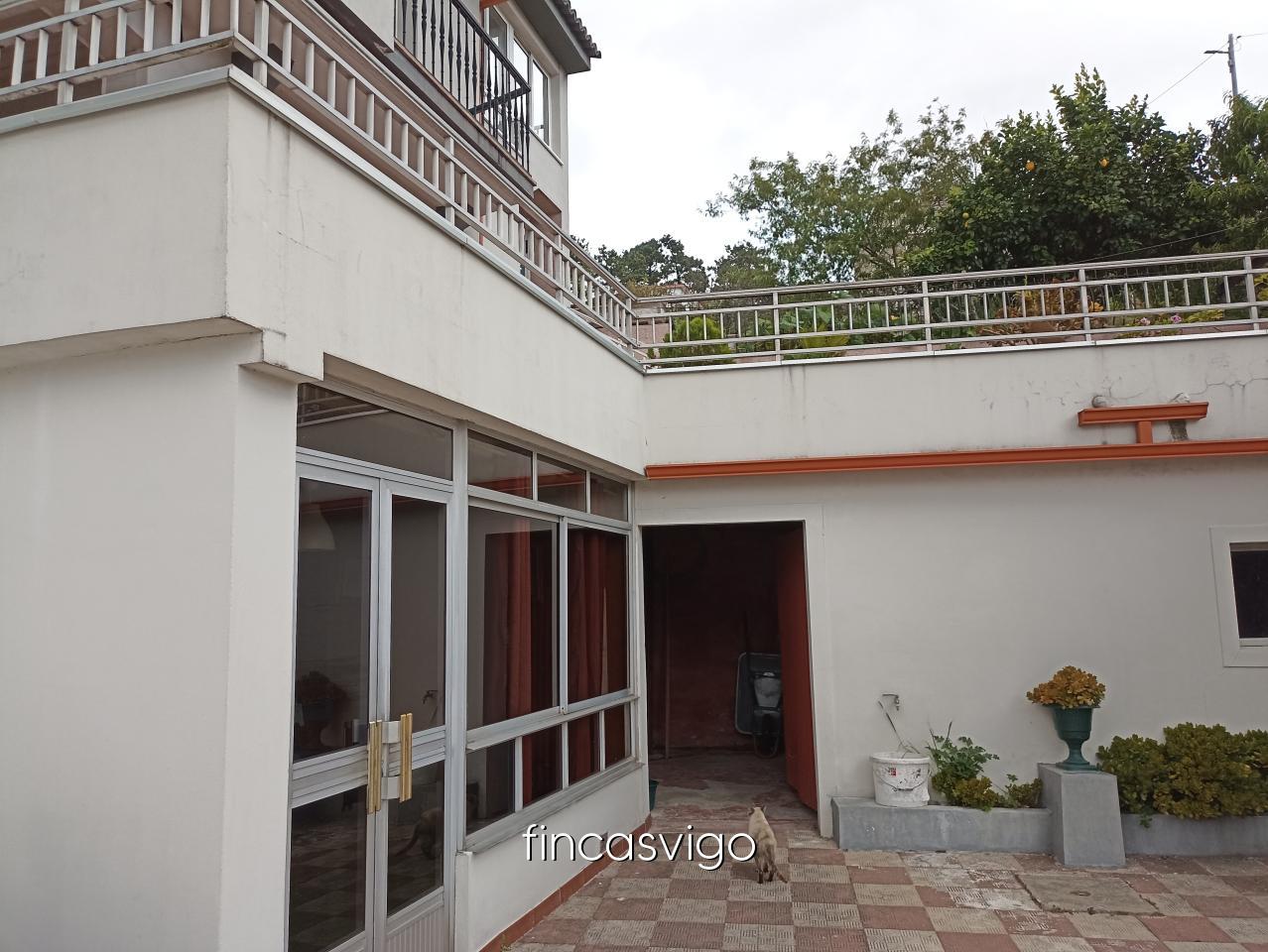 177971091950400044909_177971056769 Casa con 3 viviendas en Redondela. Con entradas independientes.