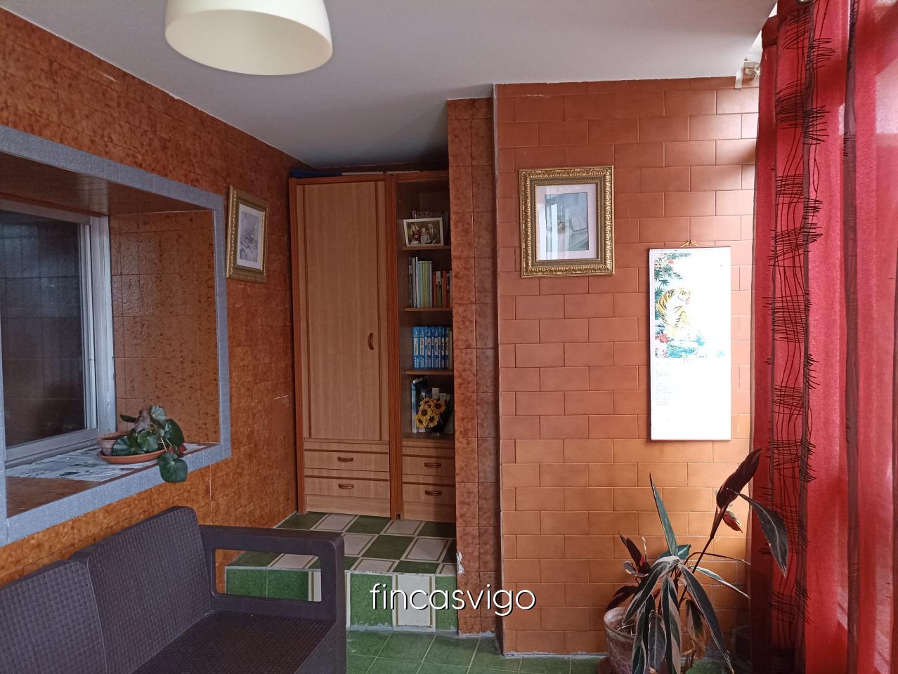 177971092223600044909_177971056825 Casa con 3 viviendas en Redondela. Con entradas independientes.