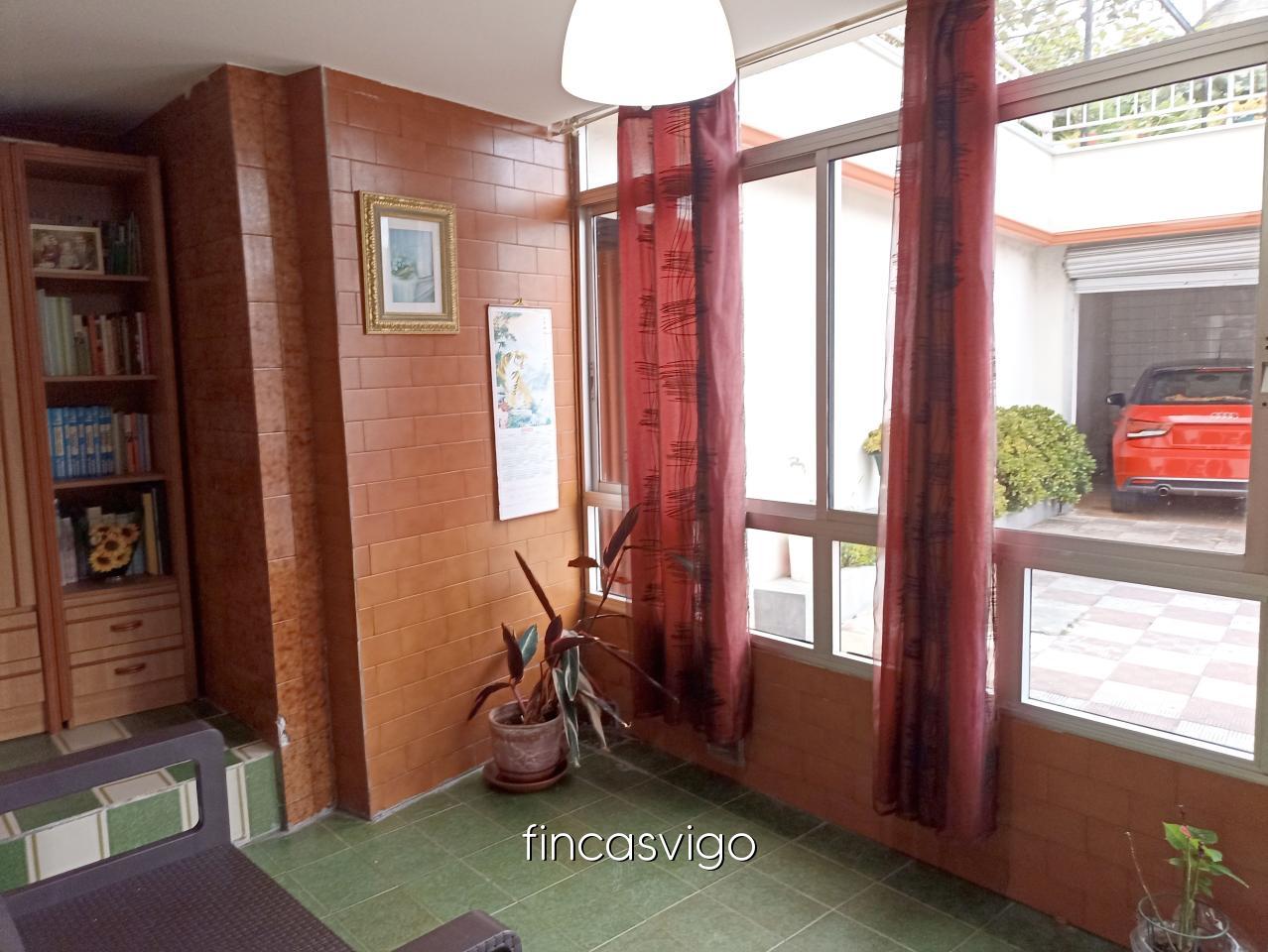 177971092232600044909_177971056839 Casa con 3 viviendas en Redondela. Con entradas independientes.