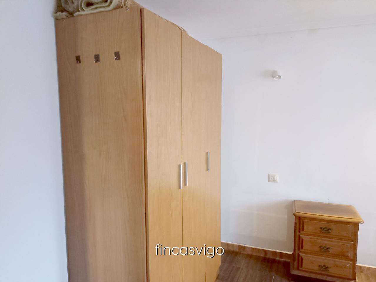 177971092707000044909_177971056940 Casa con 3 viviendas en Redondela. Con entradas independientes.