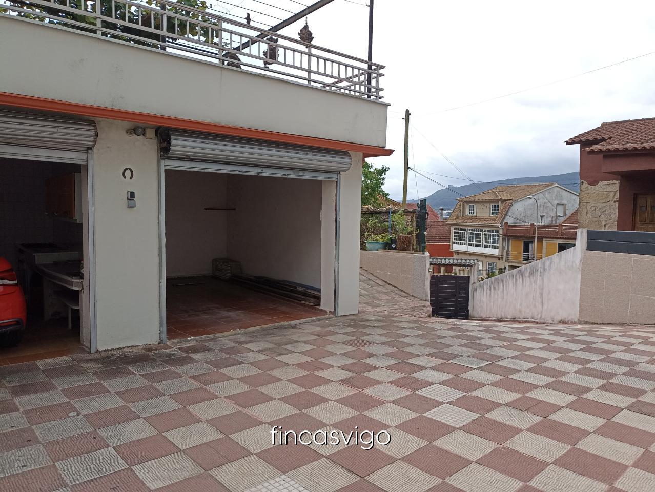 177971093739000044909_177971057229 Casa con 3 viviendas en Redondela. Con entradas independientes.