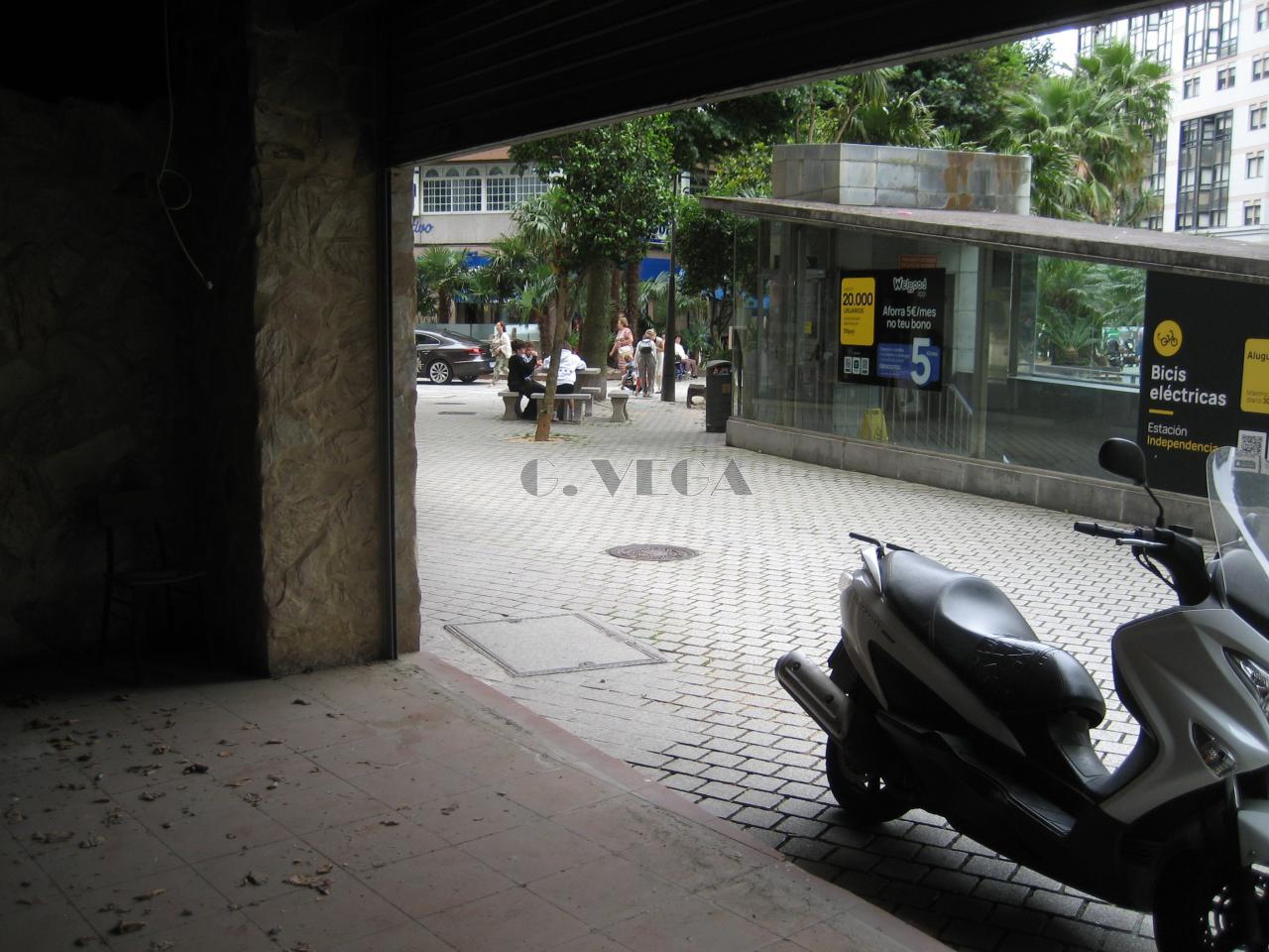 178047456588700029371_178047428461 Bajo en alquiler en laplaza de la Independencia. Ideal hostelería.