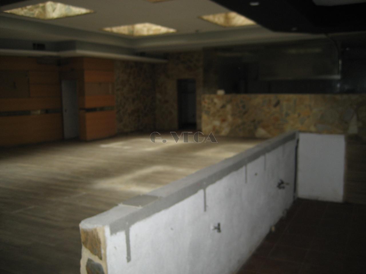 178047457875000029371_178047429498 Bajo en alquiler en laplaza de la Independencia. Ideal hostelería.