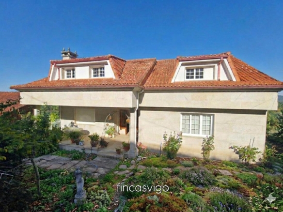 Preciosa casa de piedra en Gomesende (Ourense)