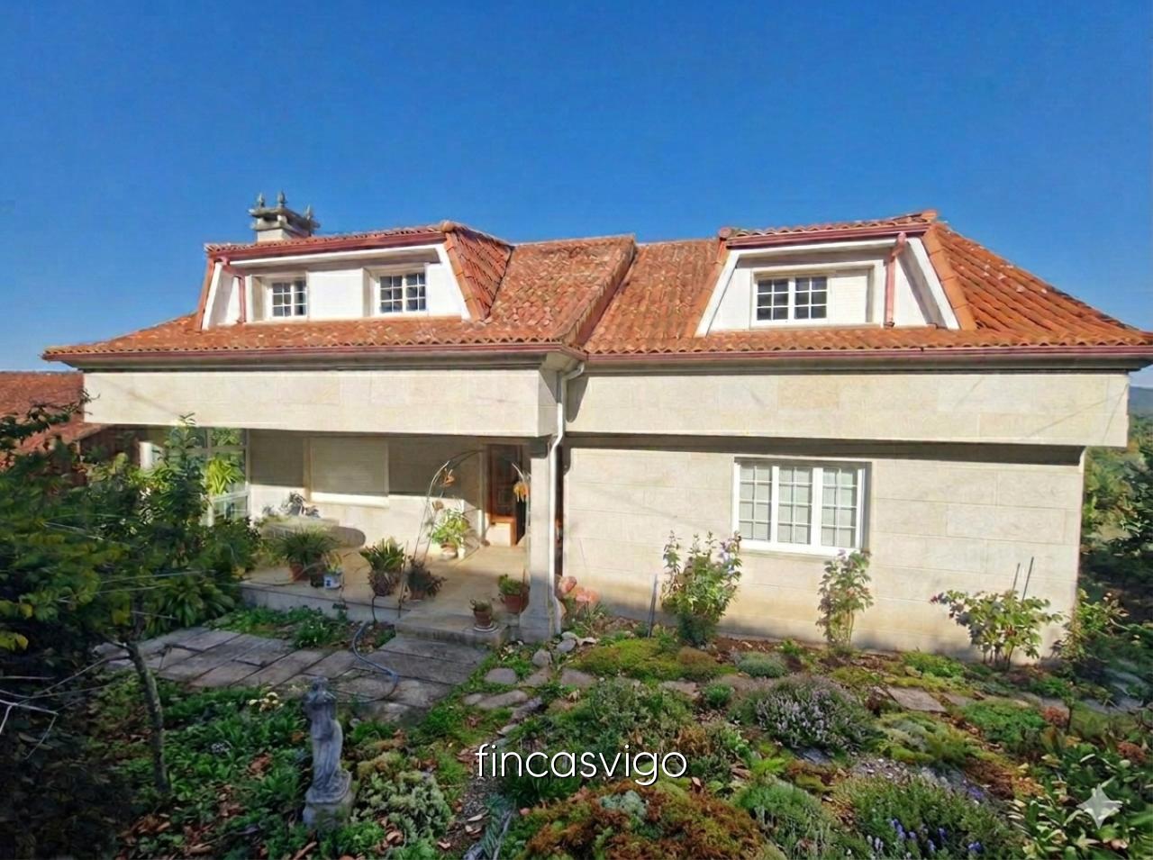 Preciosa casa de piedra en Gomesende (Ourense)