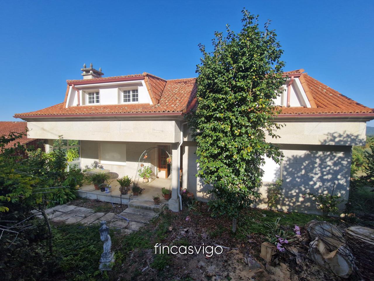 Preciosa casa de piedra en Gomesende (Ourense)