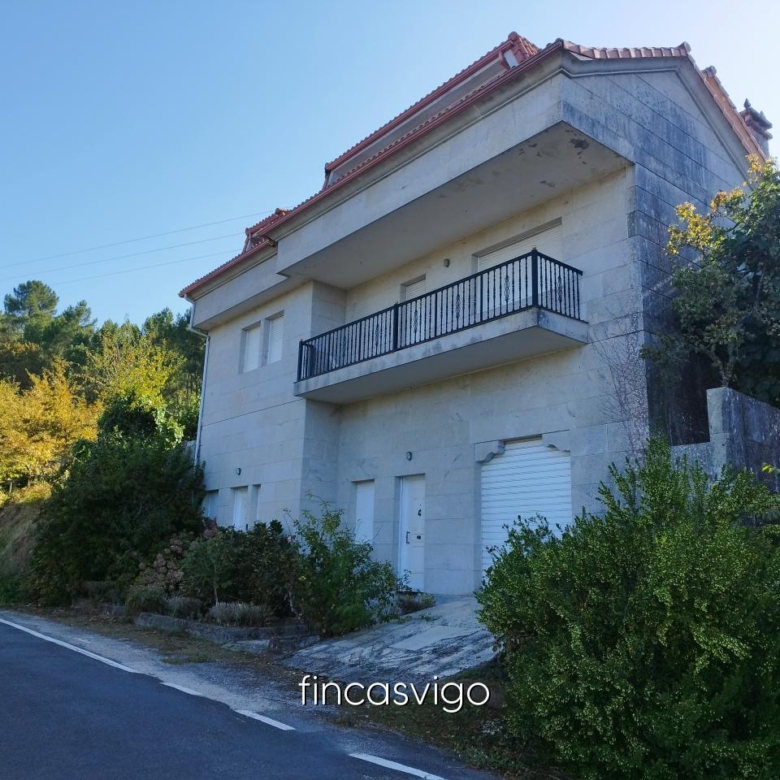 Preciosa casa de piedra en Gomesende (Ourense)