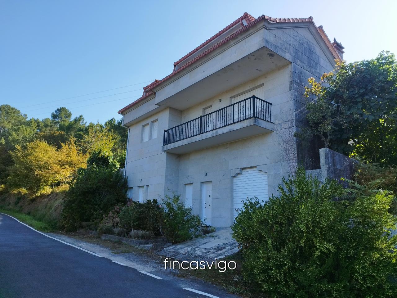 Preciosa casa de piedra en Gomesende (Ourense)