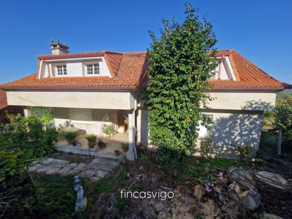Preciosa casa de piedra en Gomesende (Ourense)