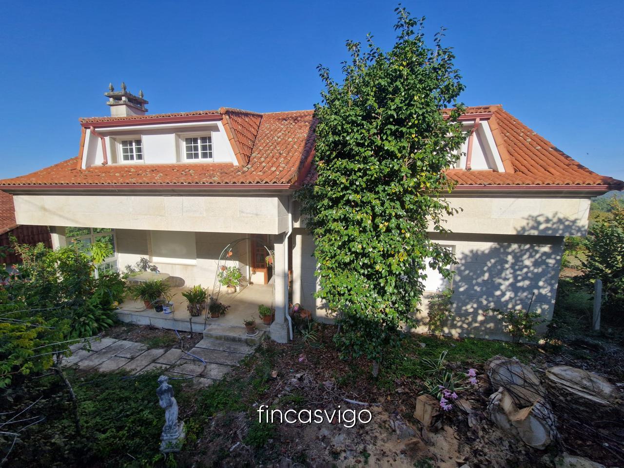 Preciosa casa de piedra en Gomesende (Ourense)