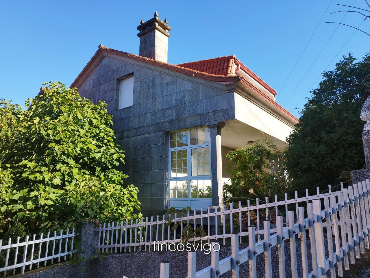Preciosa casa de piedra en Gomesende (Ourense)