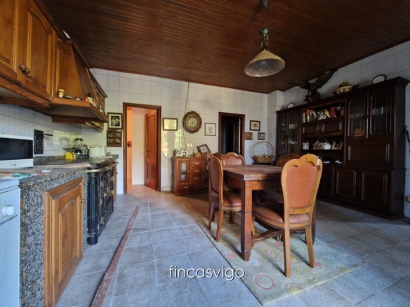 Preciosa casa de piedra en Gomesende (Ourense)