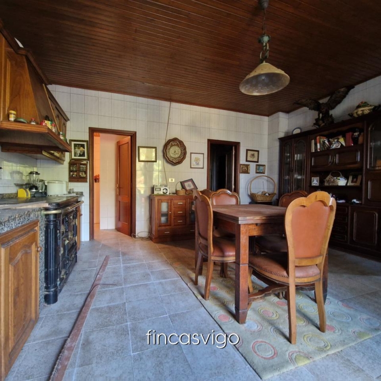 Preciosa casa de piedra en Gomesende (Ourense)