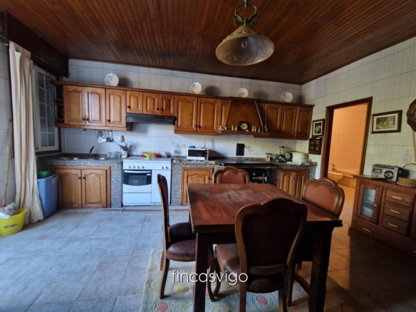 Preciosa casa de piedra en Gomesende (Ourense)
