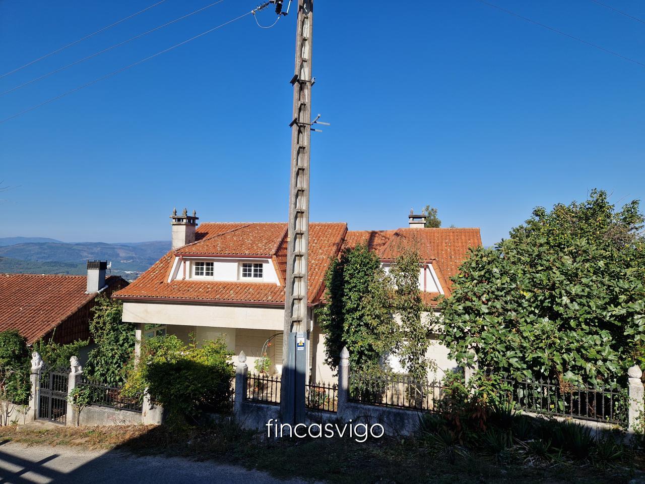 Preciosa casa de piedra en Gomesende (Ourense)