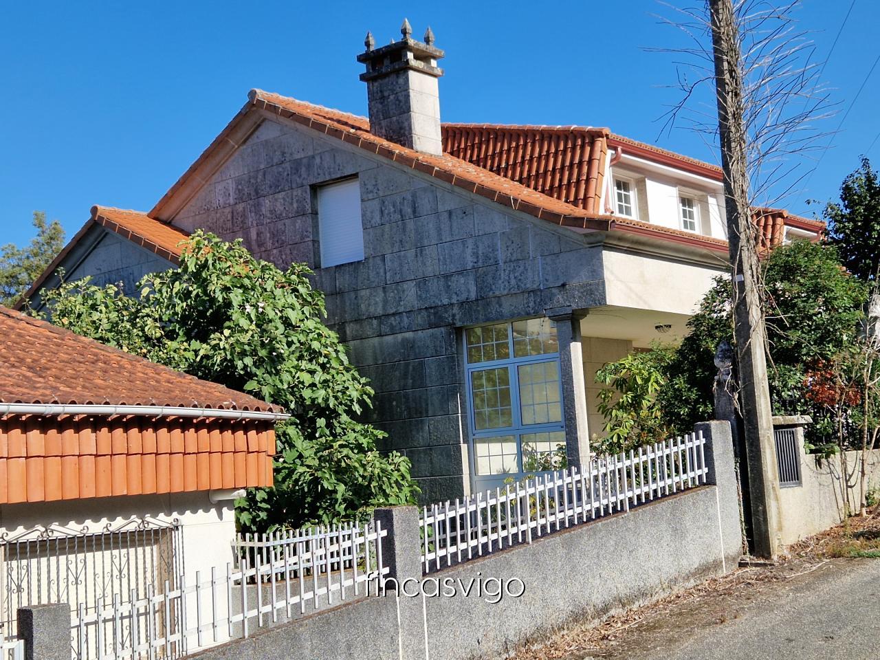 Preciosa casa de piedra en Gomesende (Ourense)