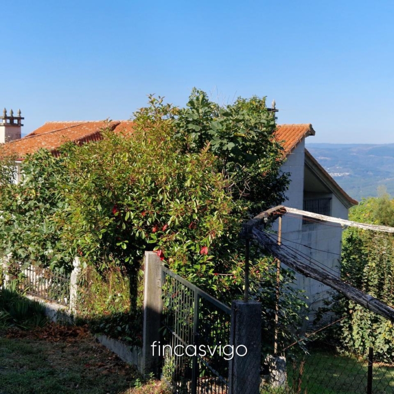 Preciosa casa de piedra en Gomesende (Ourense)