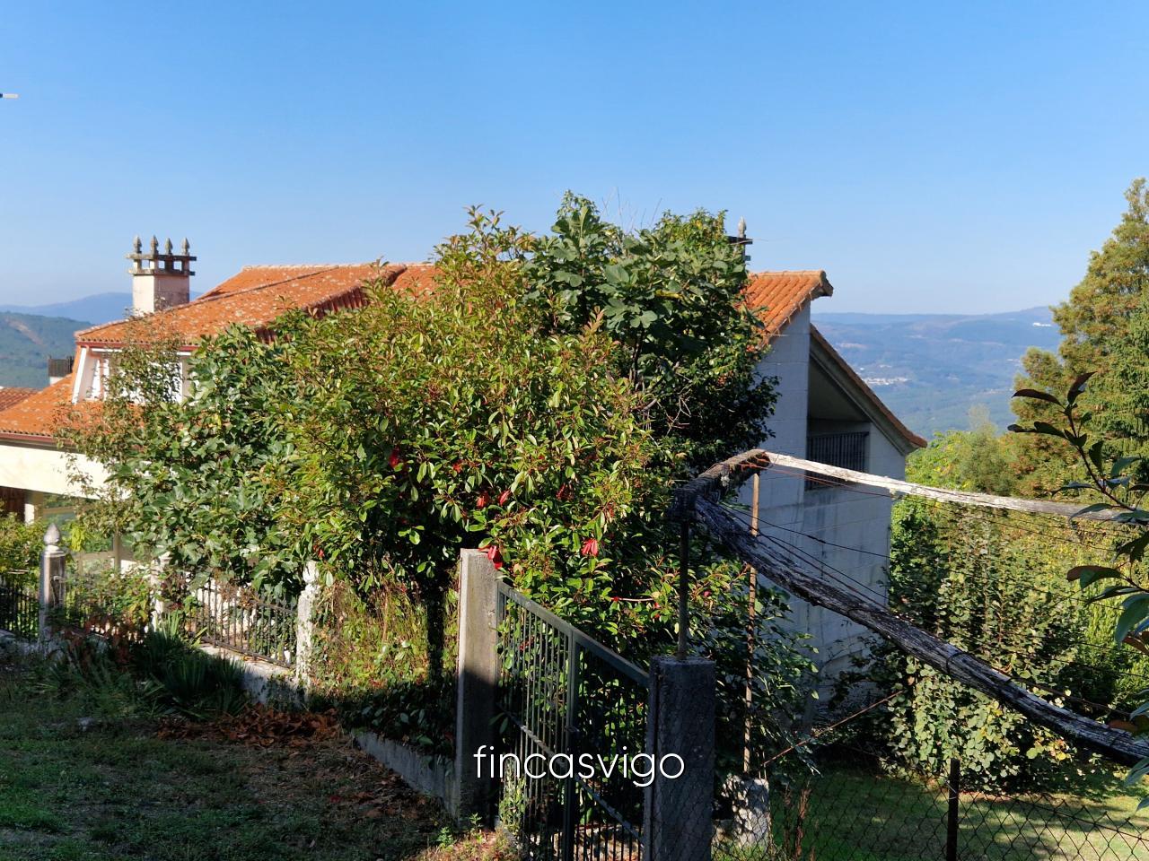 Preciosa casa de piedra en Gomesende (Ourense)