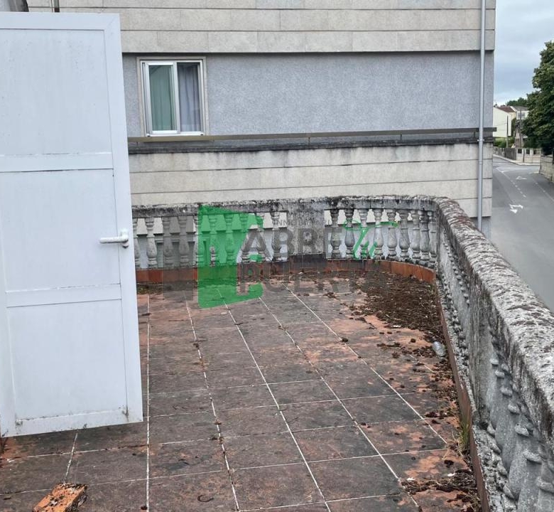 CASA EN CARBALLIÑO