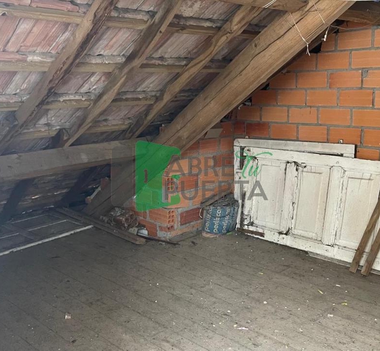 CASA EN CARBALLIÑO