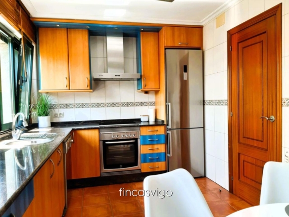 EXCELENTE CHALET EN LAVADORES