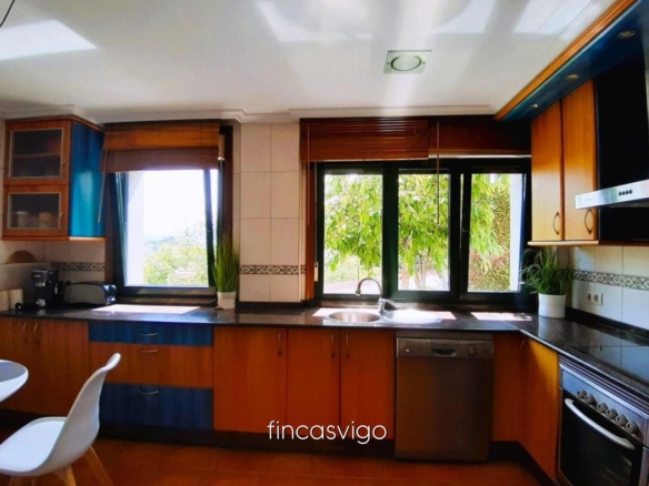 EXCELENTE CHALET EN LAVADORES