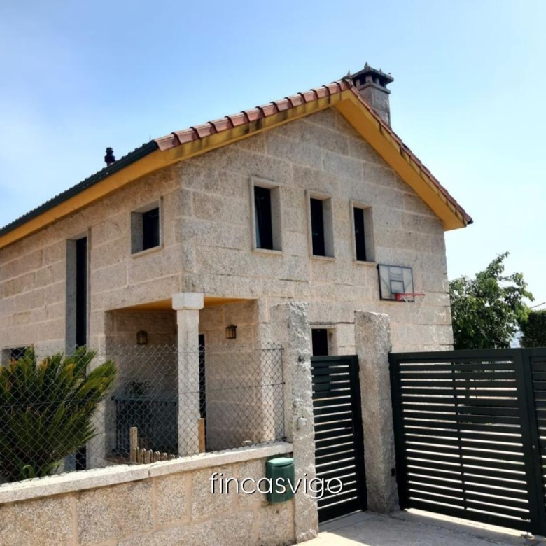 EXCELENTE CHALET EN LAVADORES