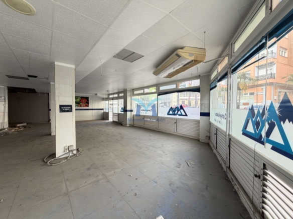 BAJO COMERCIAL EN VENTA EN PLENO CENTRO DE CEE