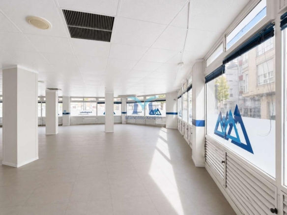 BAJO COMERCIAL EN VENTA EN PLENO CENTRO DE CEE