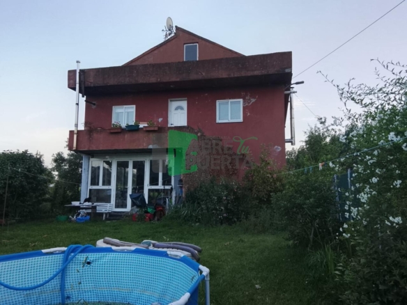 CASA EN LEIRO