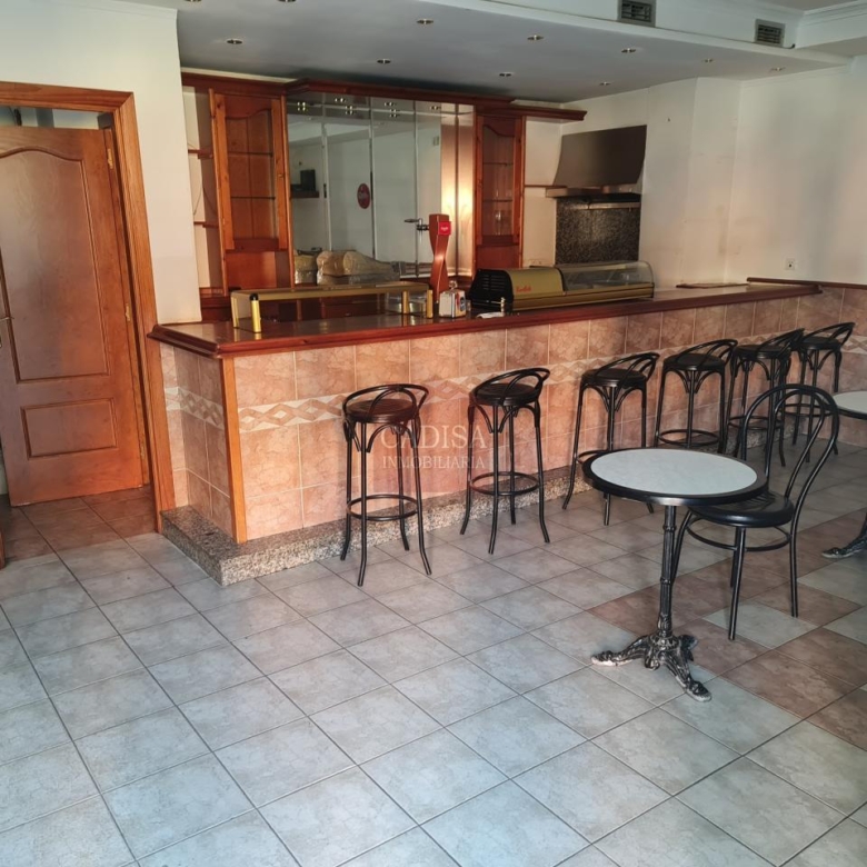 BAR EN ALQUILER EN URBANIZACIÓN VISTAHERMOSA. REF L4047