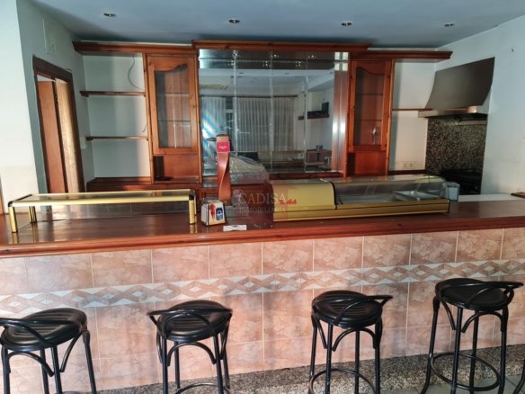 BAR EN ALQUILER EN URBANIZACIÓN VISTAHERMOSA. REF L4047