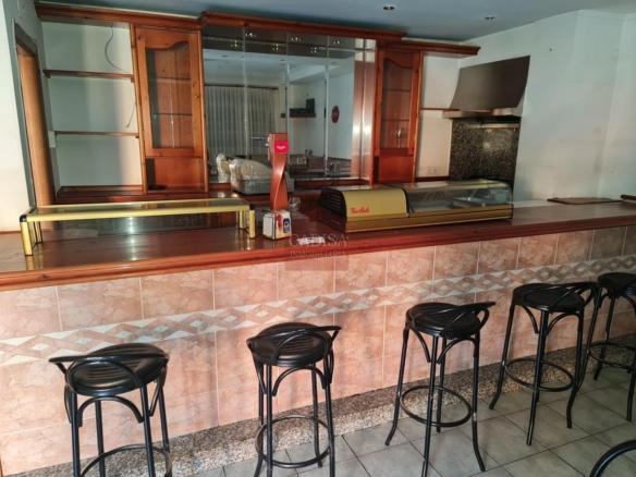 BAR EN ALQUILER EN URBANIZACIÓN VISTAHERMOSA. REF L4047