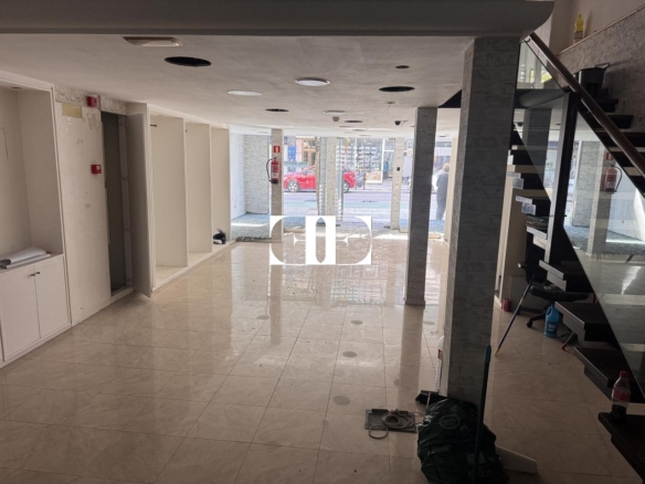 Venta de local comercial en calle Pizarro – 150 m² con escaparate