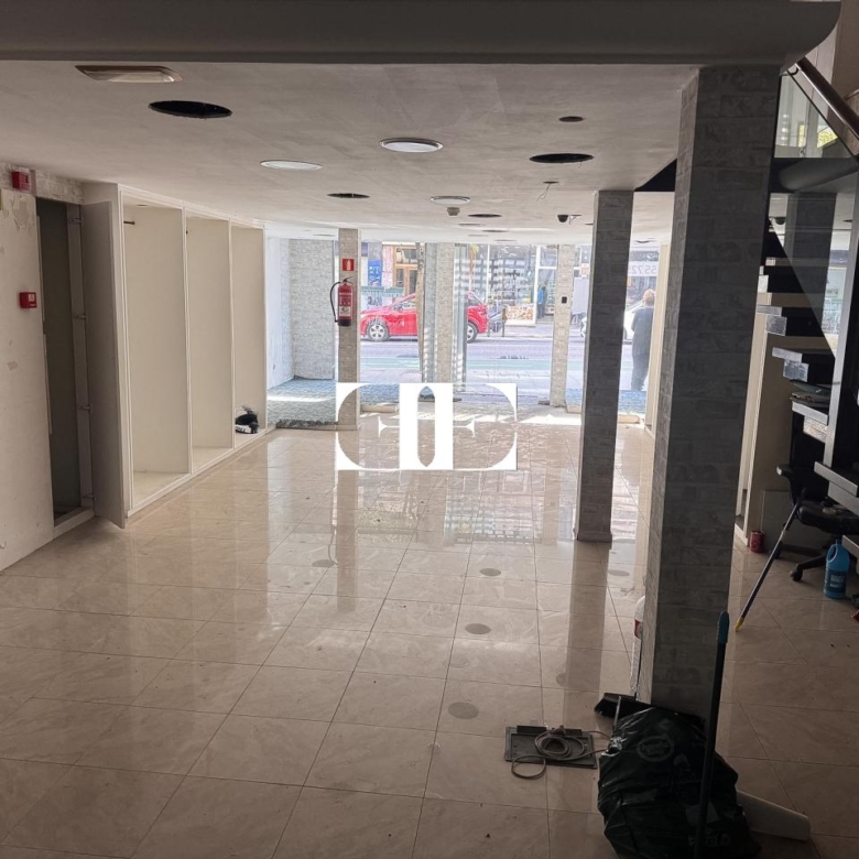 Venta de local comercial en calle Pizarro – 150 m² con escaparate