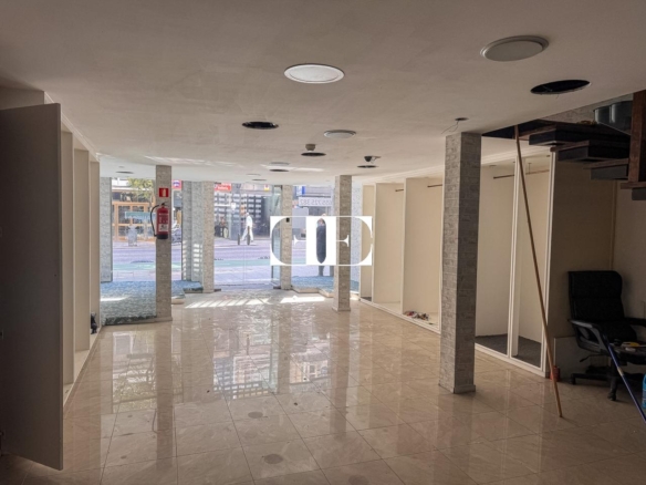 Venta de local comercial en calle Pizarro – 150 m² con escaparate