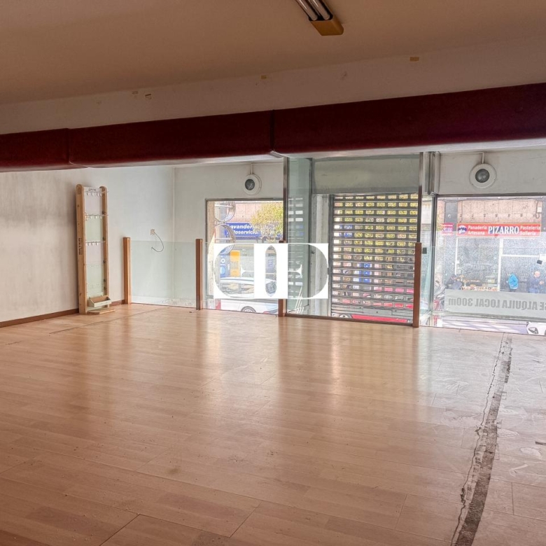 Venta de local comercial en calle Pizarro – 150 m² con escaparate