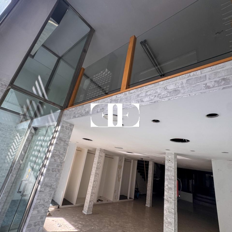 Venta de local comercial en calle Pizarro – 150 m² con escaparate