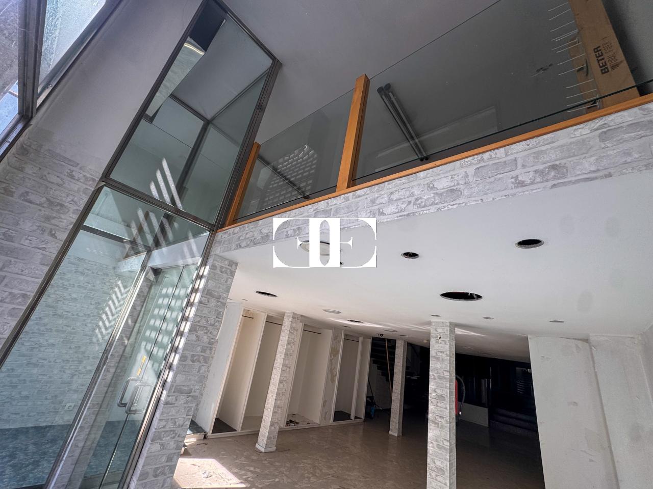 178108485156100029393_177442899055 Venta de local comercial en calle Pizarro – 150 m² con escaparate