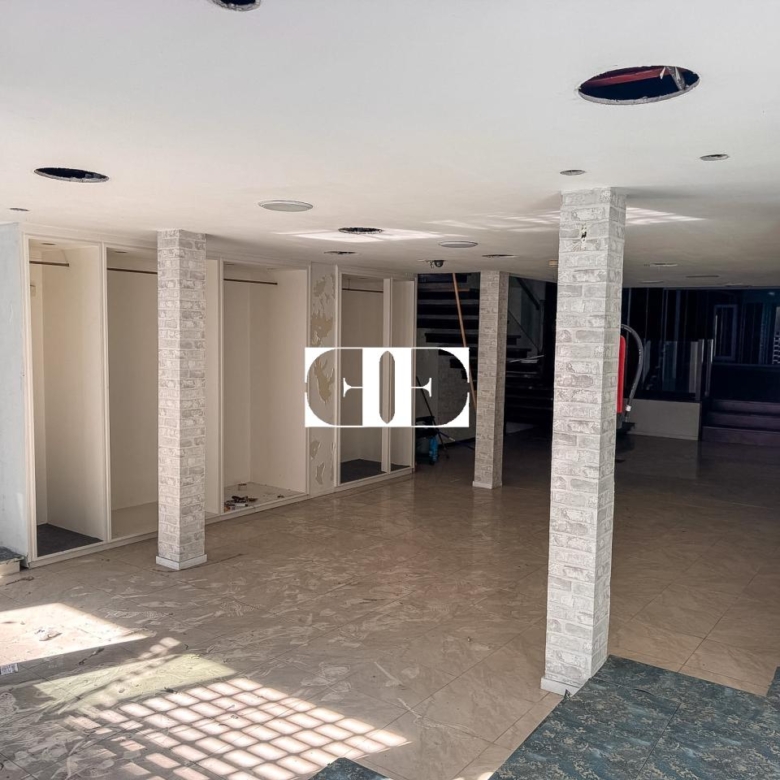 Venta de local comercial en calle Pizarro – 150 m² con escaparate