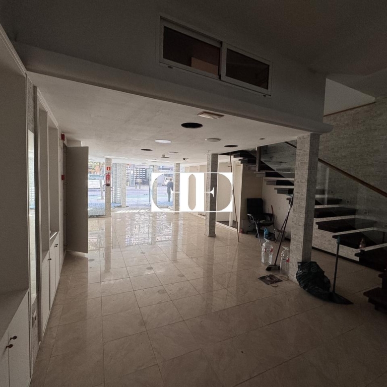 Venta de local comercial en calle Pizarro – 150 m² con escaparate
