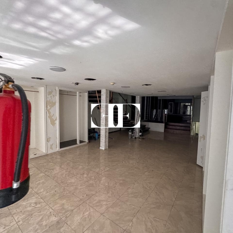 Venta de local comercial en calle Pizarro – 150 m² con escaparate