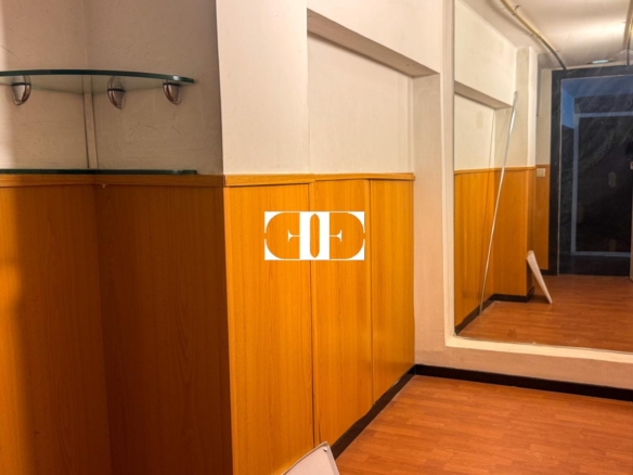 Venta de local comercial en calle Pizarro – 150 m² con escaparate